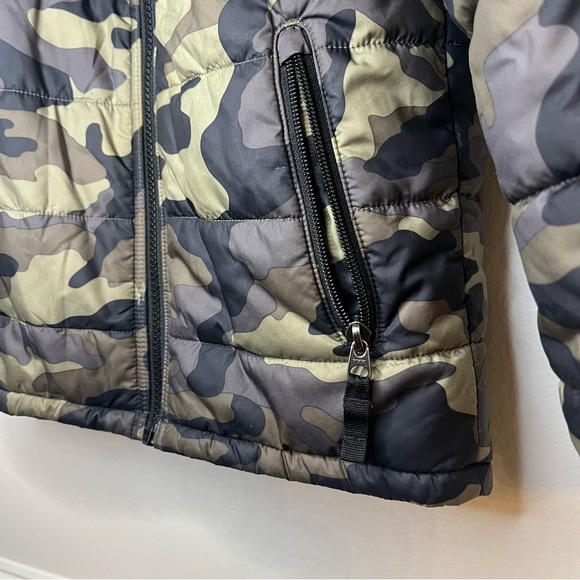 The North Face Kids Camouflage Reversible Puffer Coat With Hood XS - Picture 3 of 9